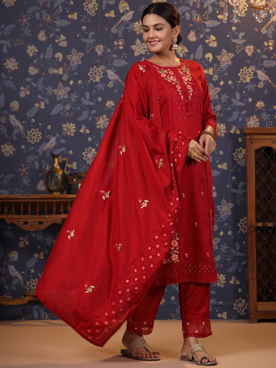 

House of Pataudi Floral Embroidered Lace Detail Panelled Kurta With Trouser & Dupatta, Red