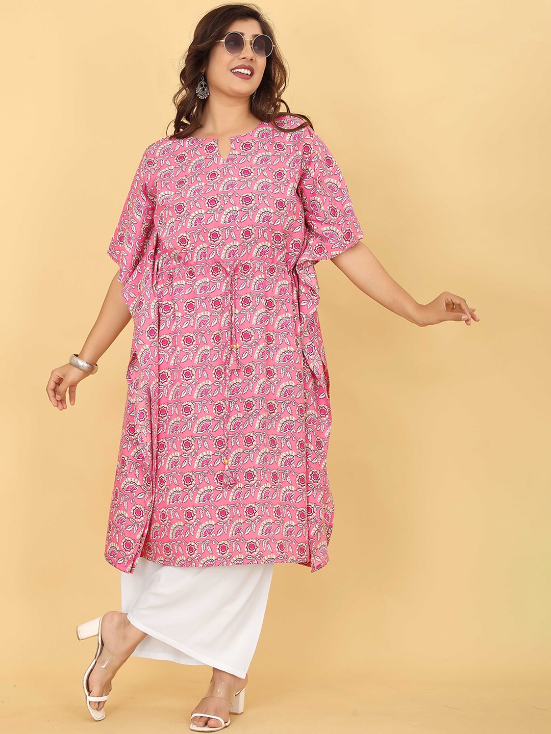 

SANADO Floral Printed Regular Flared Sleeves Kaftan Kurta With Palazzos, Pink