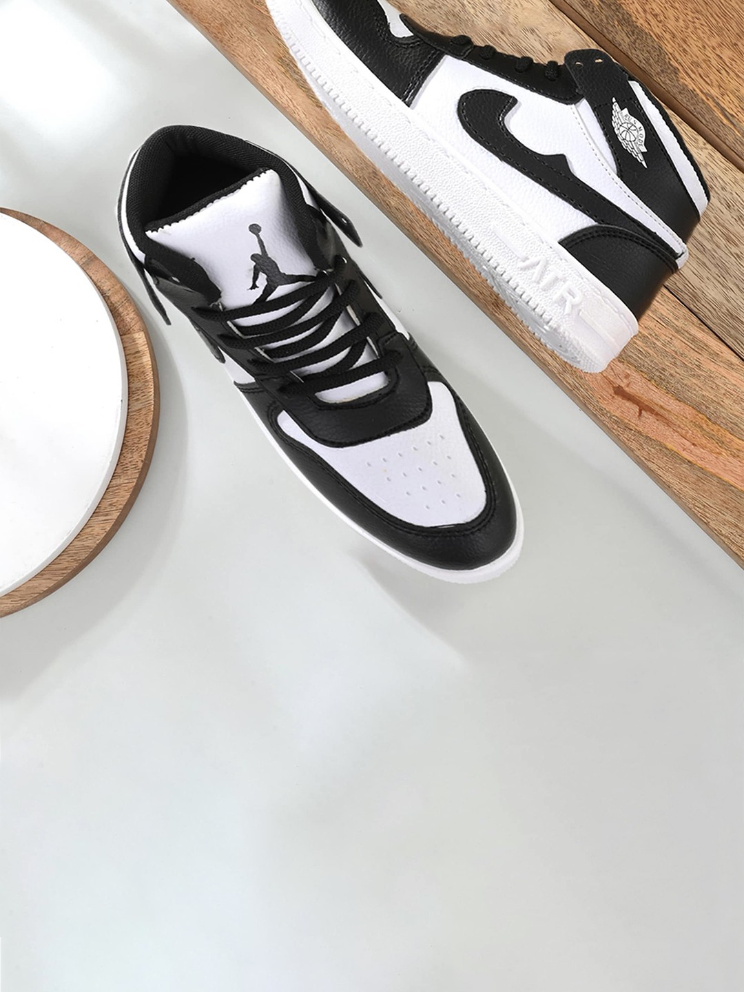 

BIRDE Men Colourblocked Leather LightWeight Mid-Top Lace-Ups Sneakers, White