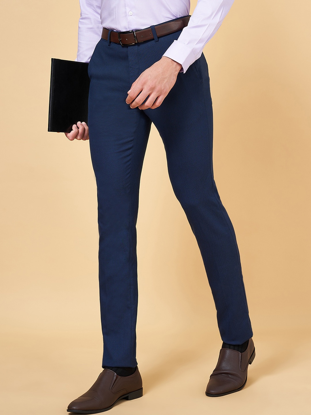 

Peregrine by Pantaloons Men Textured Slim Fit Low-Rise Formal Trousers, Navy blue