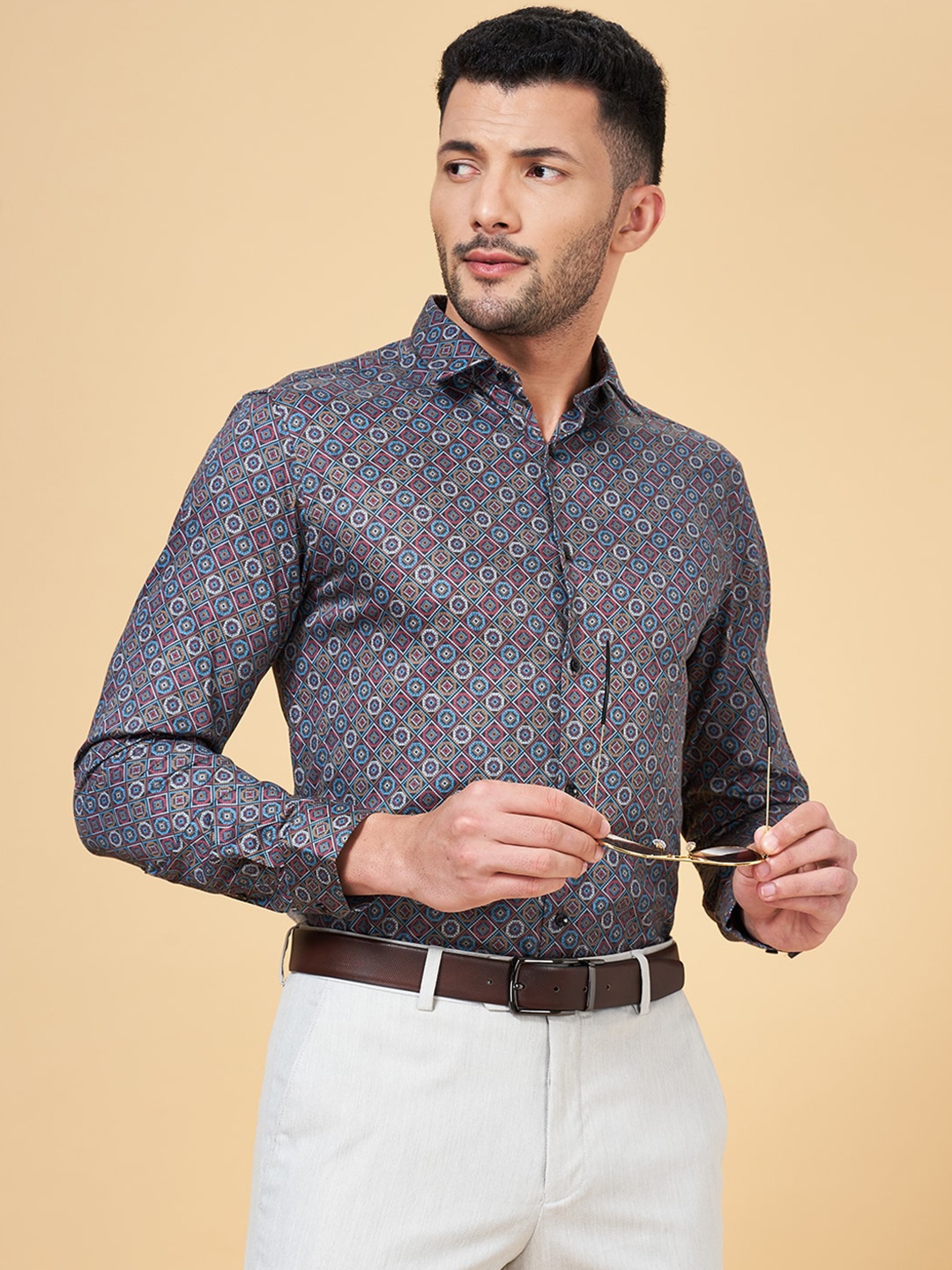 

Peregrine by Pantaloons Slim Fit Floral Printed Cotton Formal Shirt, Black