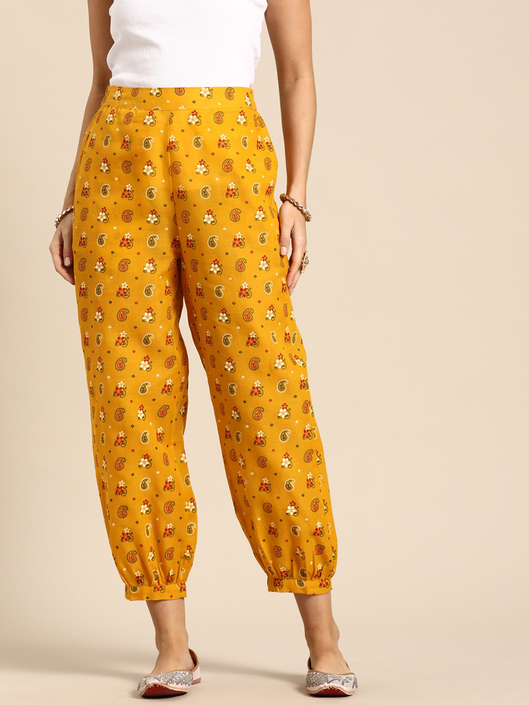 

Sangria Women Ethnic Motifs Printed Cropped Joggers, Mustard