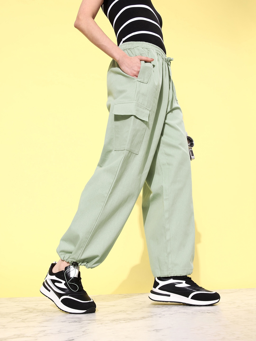 

Mast & Harbour Women Solid Pure Cotton Cargos, Green