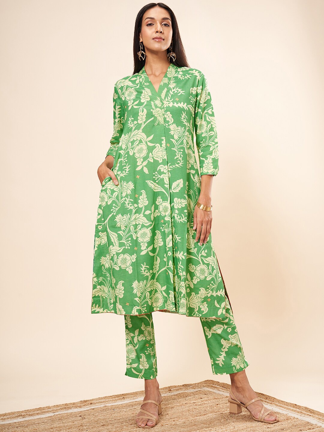 

Marigold Lane Floral Printed Kurta with Trousers, Green