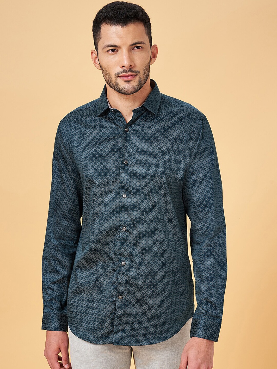 

BYFORD by Pantaloons Slim Fit Geometric Printed Cotton Formal Shirt, Green