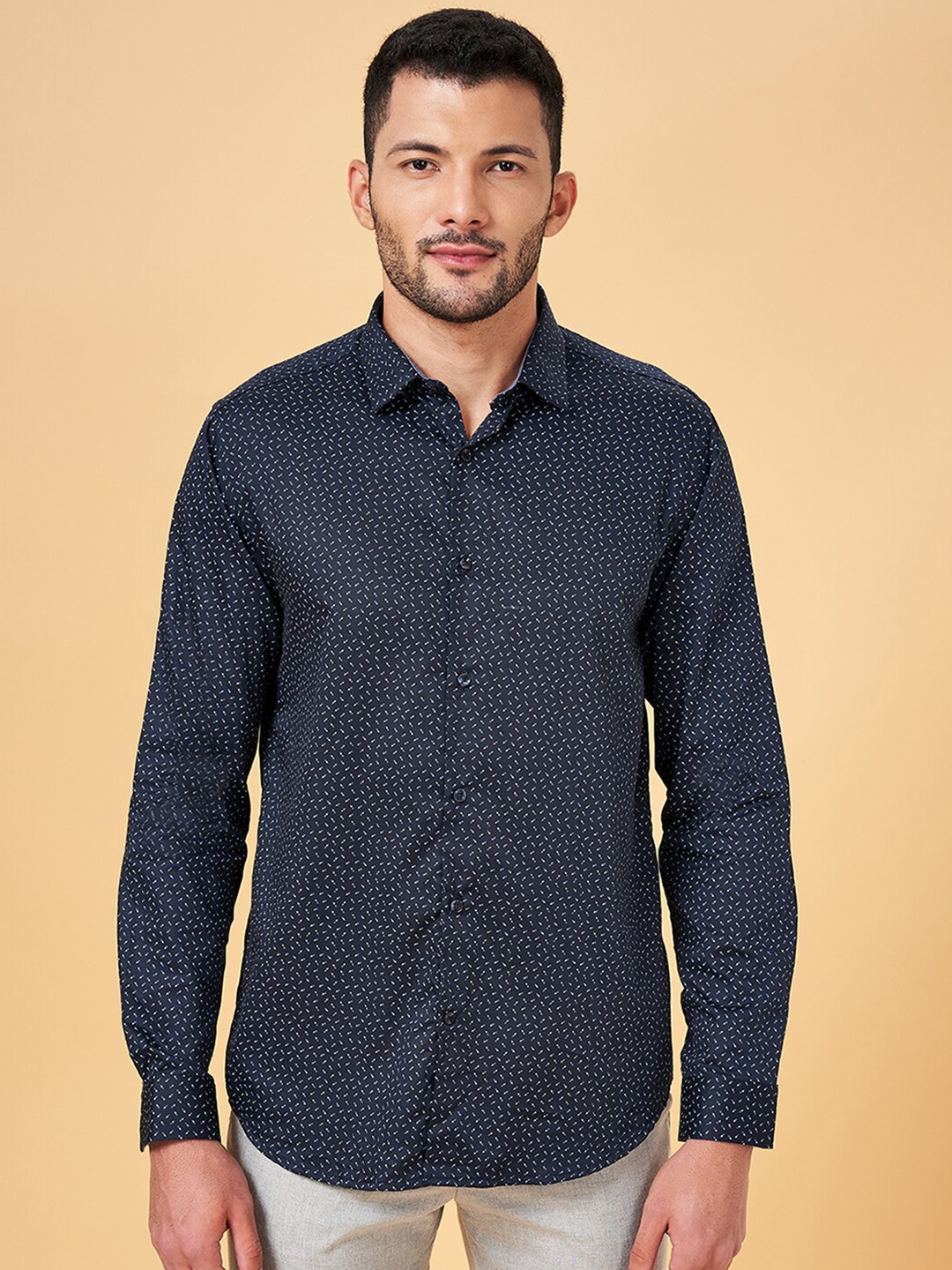 

BYFORD by Pantaloons Slim Fit Micro Ditsy Printed Cotton Formal Shirt, Navy blue