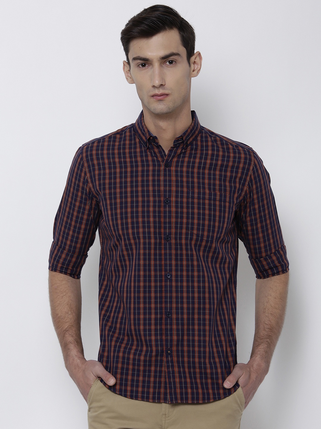 

Black coffee Men Navy Blue & Orange Slim Fit Checked Casual Shirt