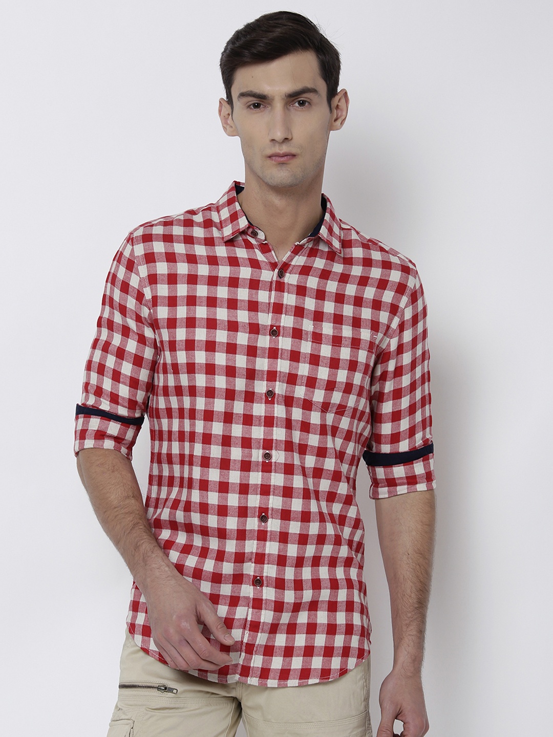 

Black coffee Men Red & Off-White Slim Fit Checked Casual Shirt