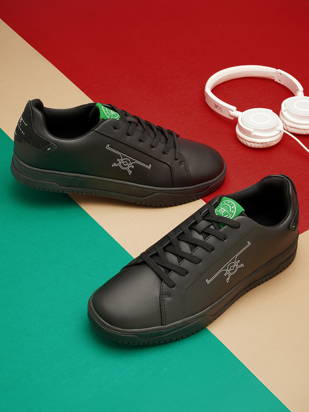 

Flying Machine Men Kyree Solid Sneakers, Black