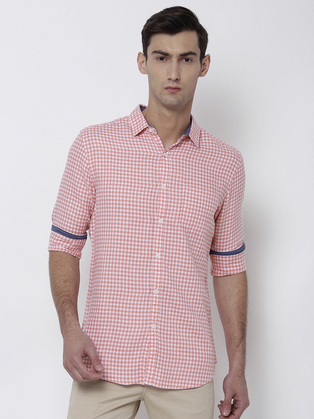 

Black coffee Men Coral & White Slim Fit Checked Casual Shirt