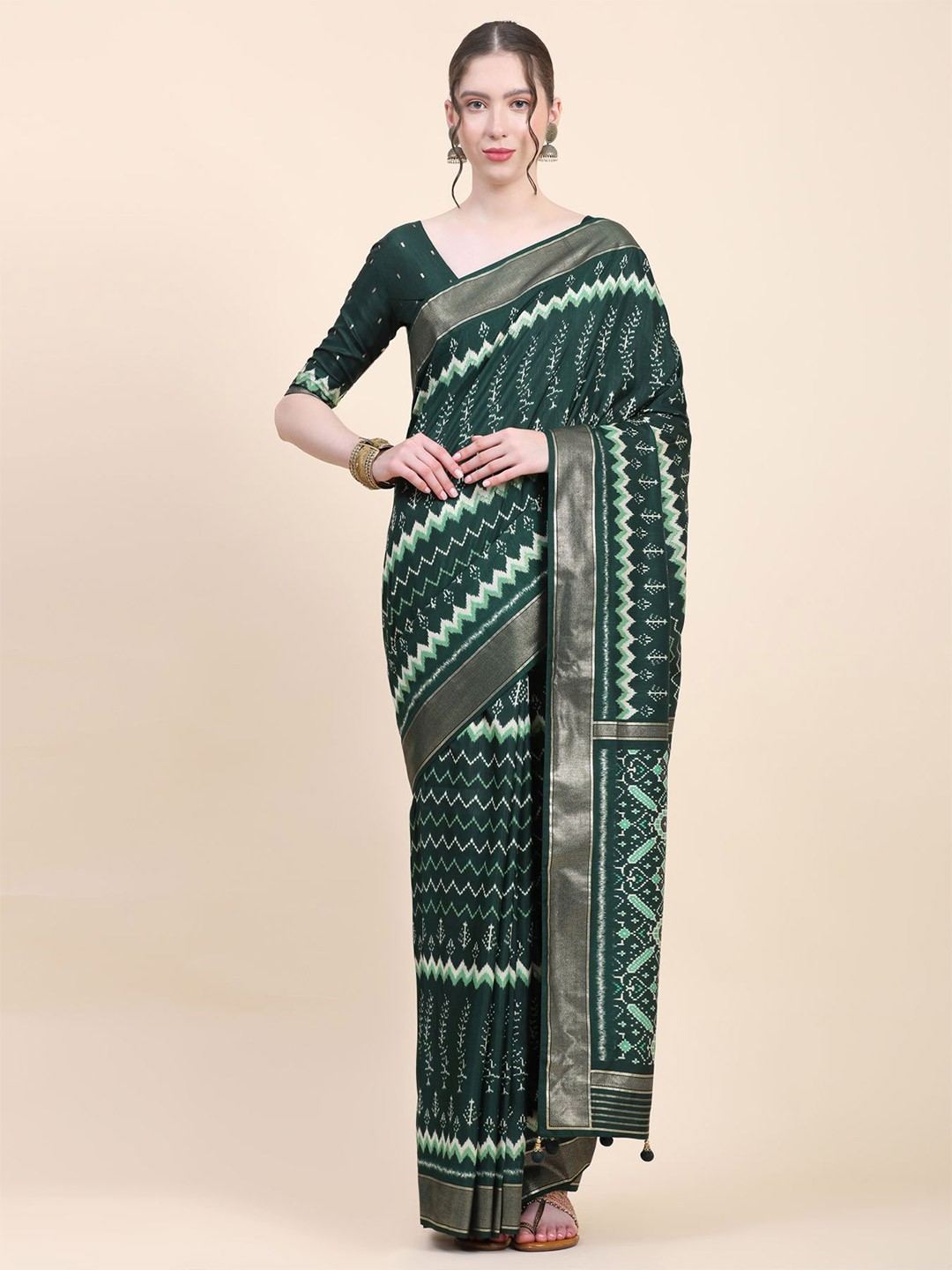 

Phenav Ethnic Motifs Printed Zari Detailed Pure Silk Saree, Green