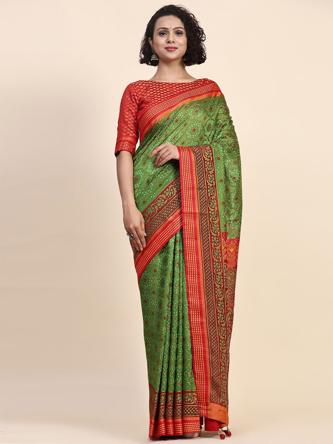 

Phenav Ethnic Motifs Printed Pure Silk Saree, Green