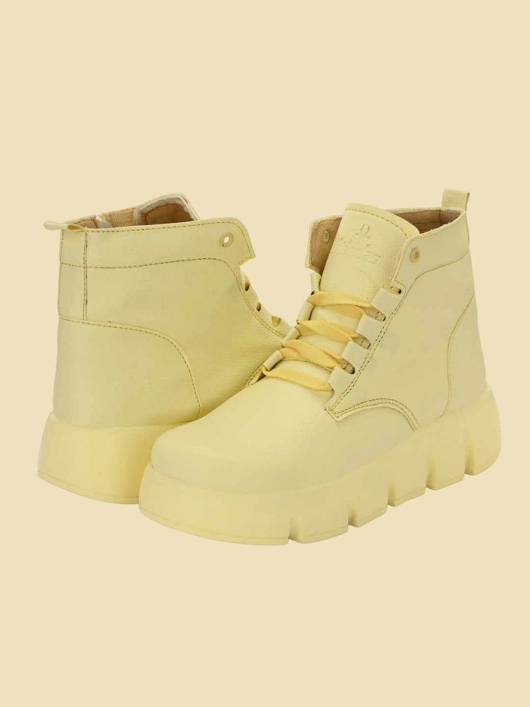 

HIROLAS Women Mid-Top Lace-Up Chunky Boots, Yellow