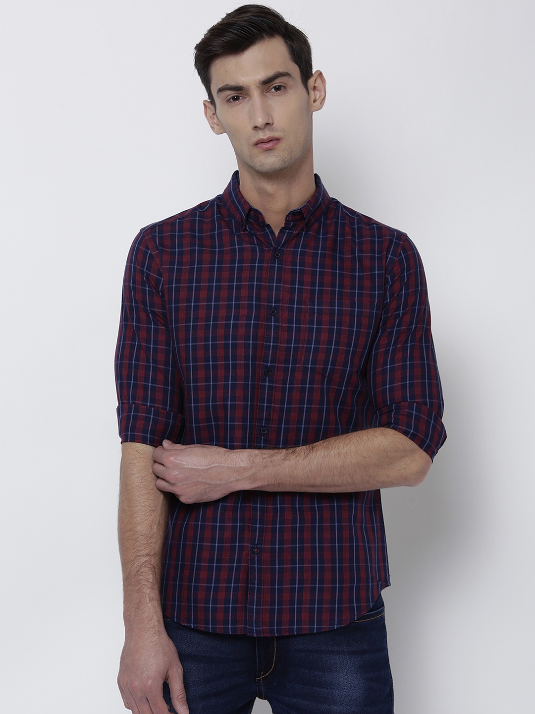 

Black coffee Men Navy Blue & Red Slim Fit Checked Casual Shirt