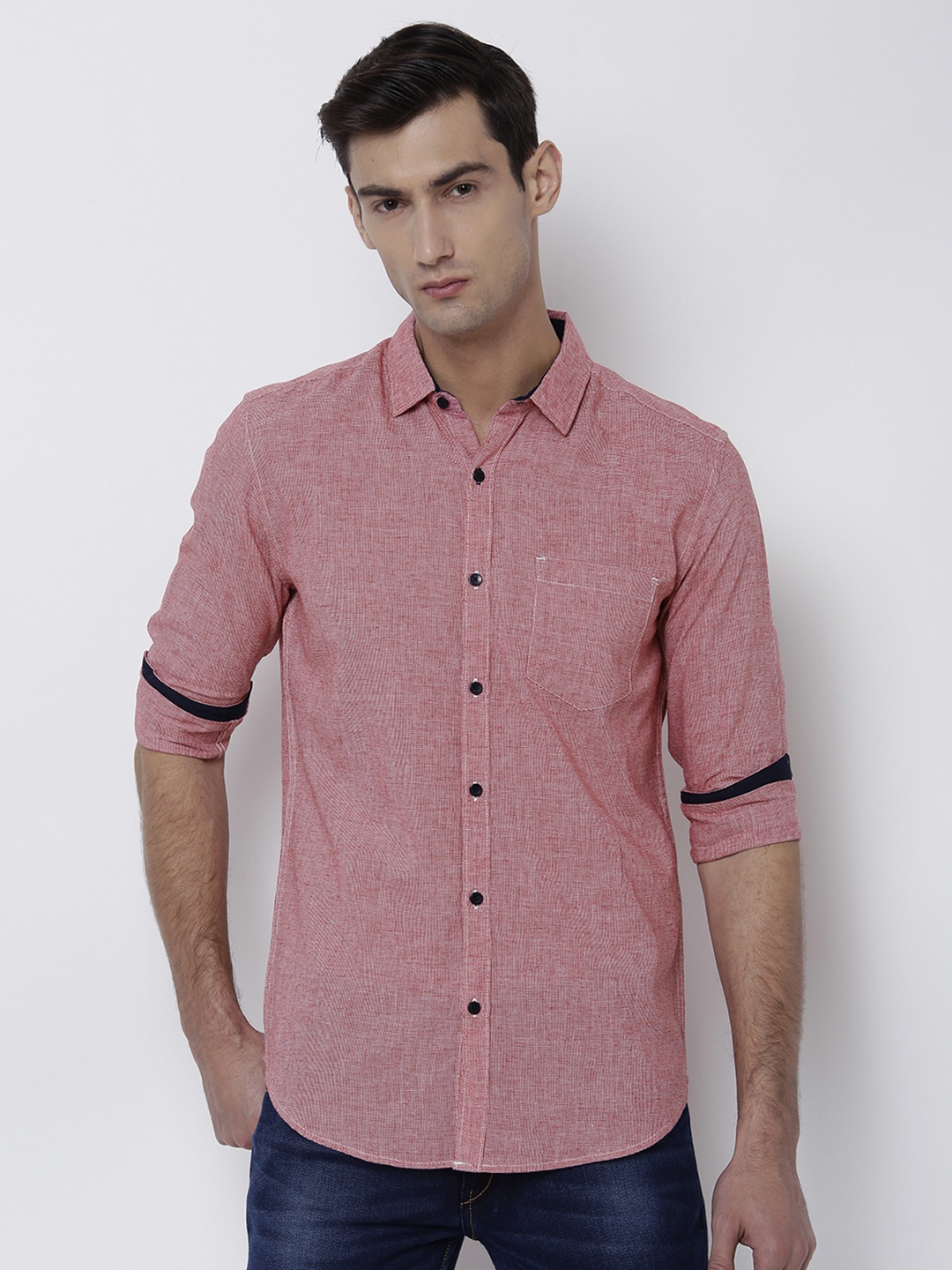 

Black coffee Men Red & White Slim Fit Self Design Casual Shirt