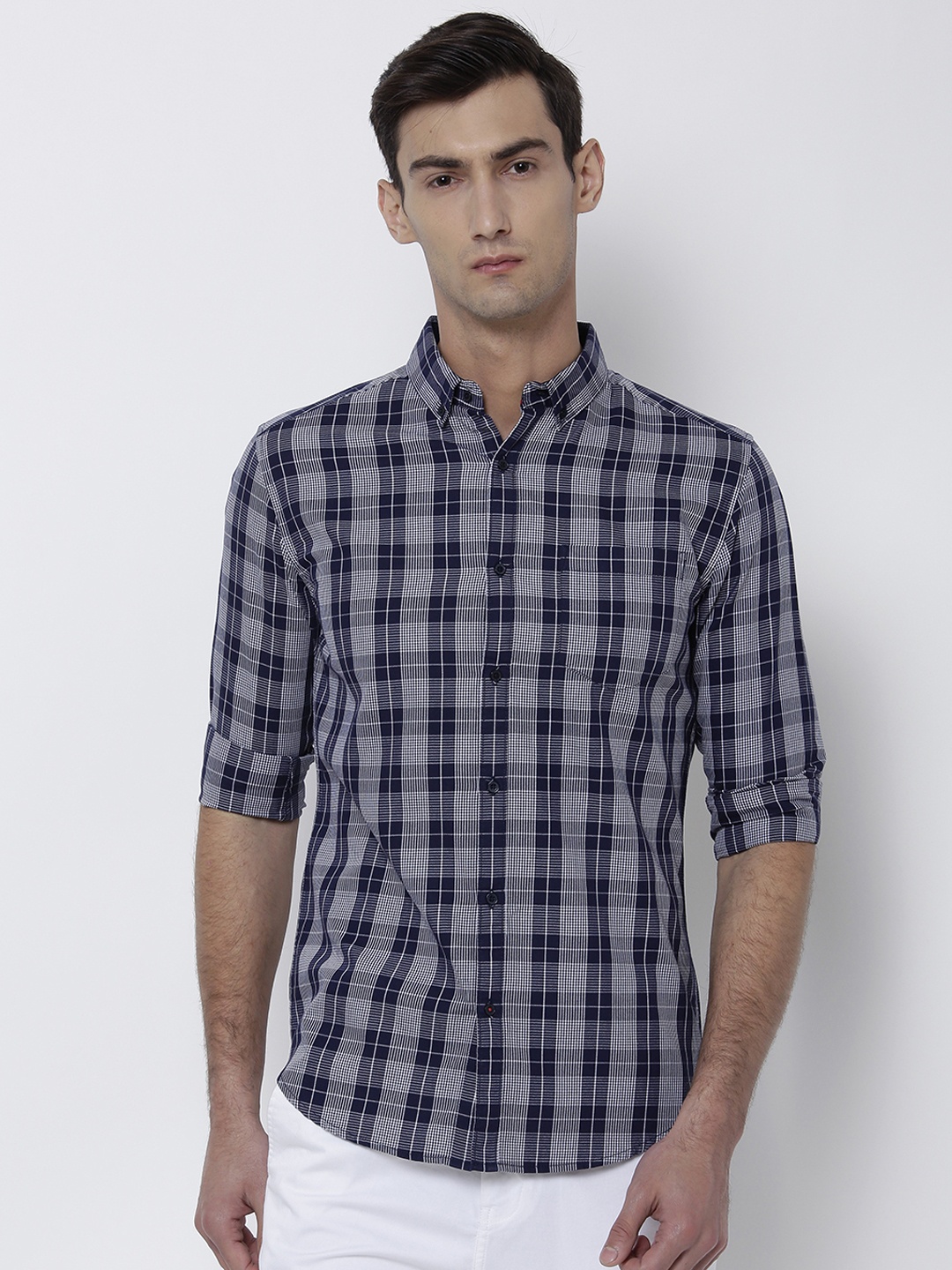 

Black coffee Men Navy Blue & White Slim Fit Checked Casual Shirt