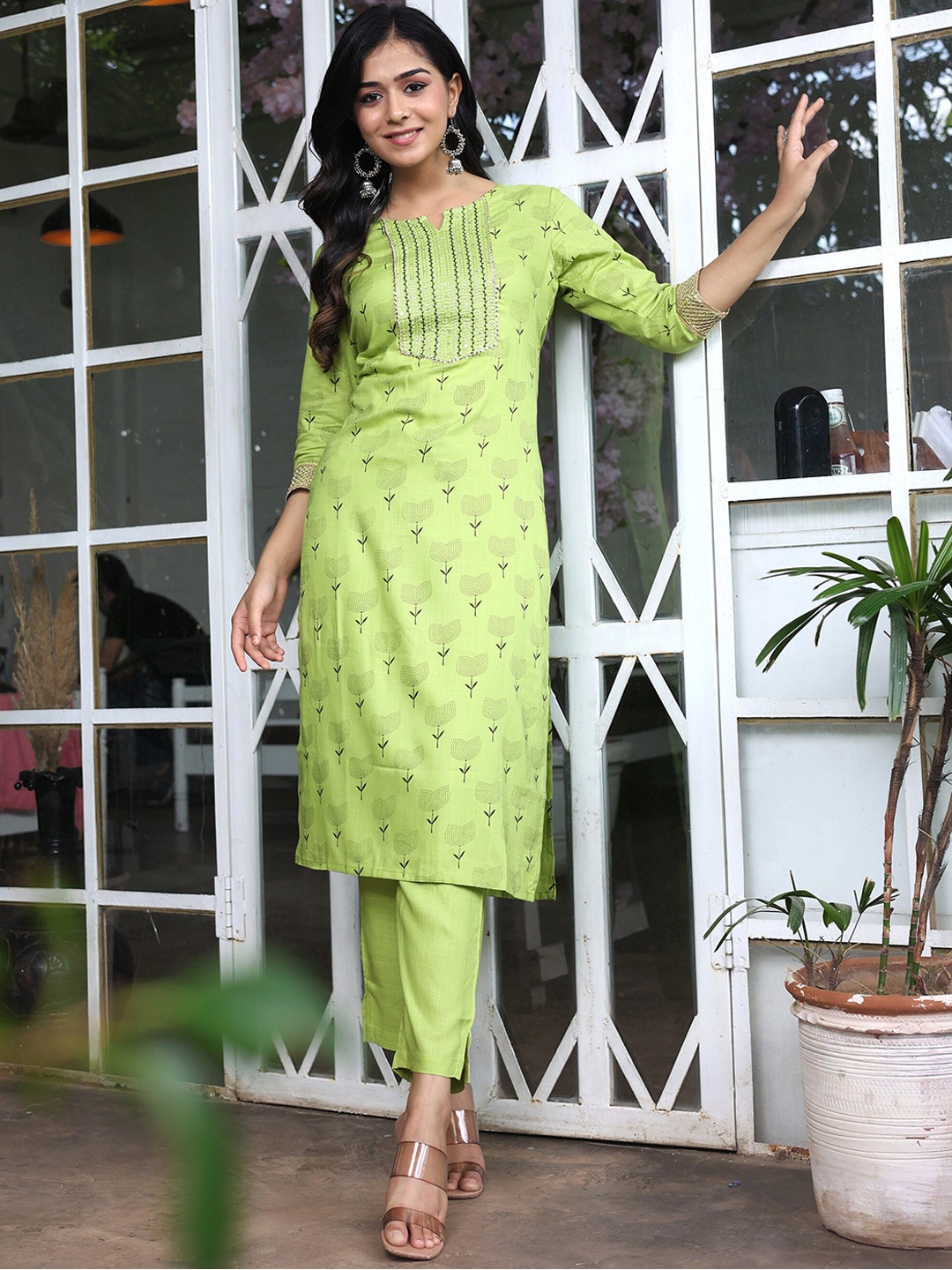 

misbis Floral Printed Gotta Patti Kurta with Pyjamas, Green