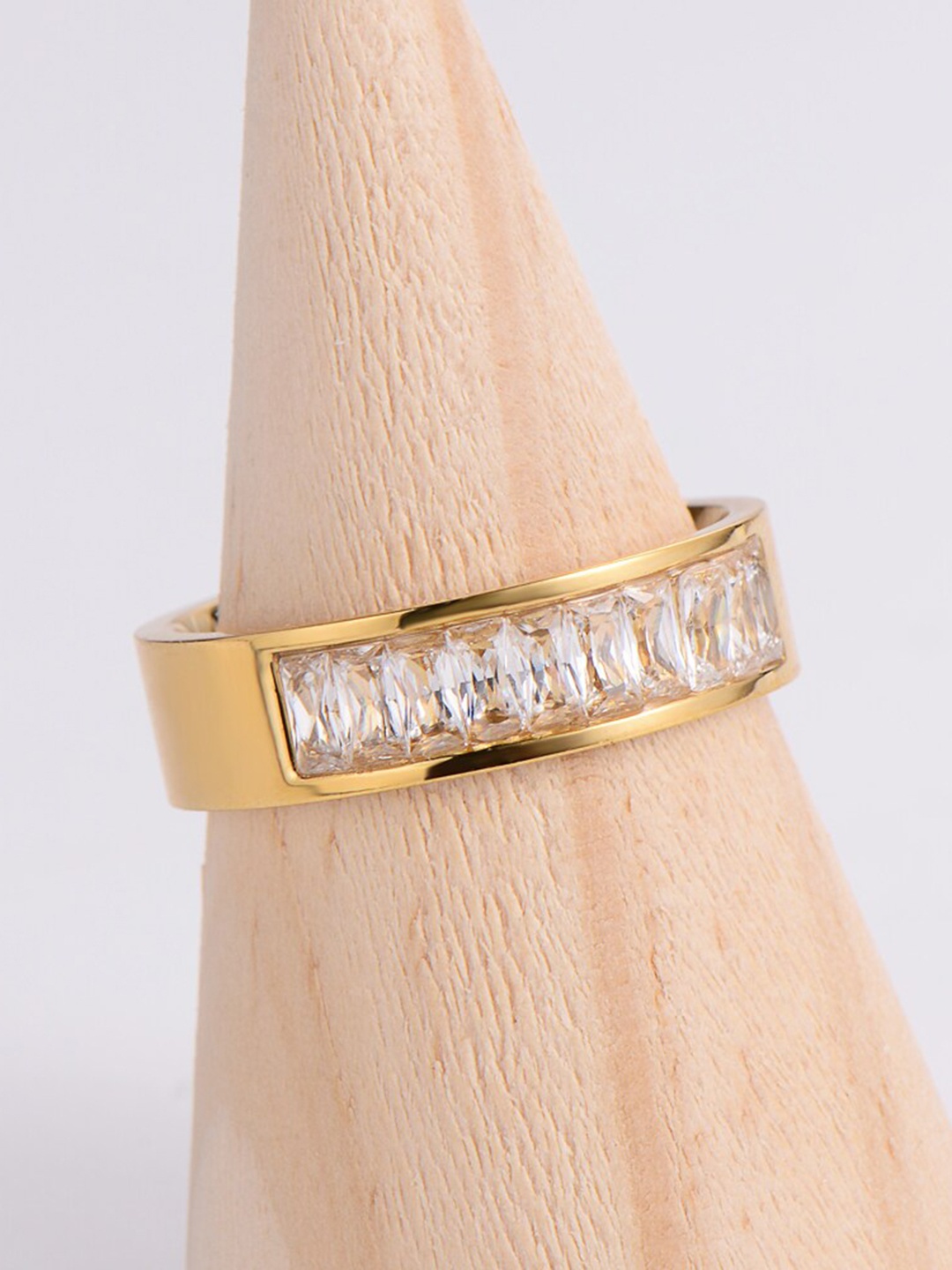 

VIEN Gold-Plated Moissanite Baguette Studded Band Finger Ring