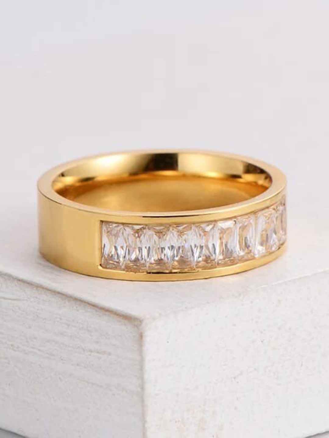 

VIEN Gold-Plated Moissanite Baguette Studded Band Finger Ring