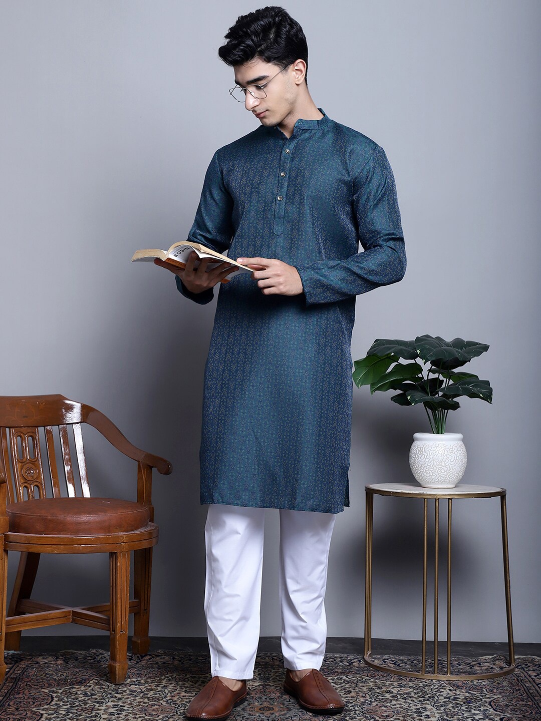 

Jompers Ethnic Motifs Woven Design Mandarin Collar Straight Kurta with Pyjamas, Green