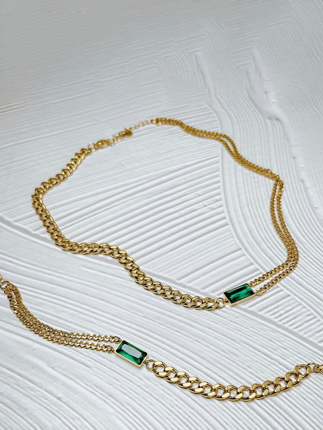 

VAGHBHATT Gold-Plated Cubic Zirconia Mixed Choker Chain