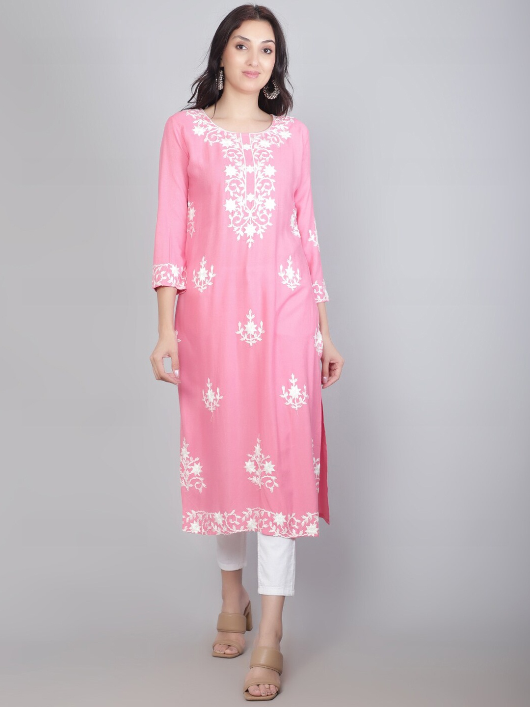 

VAIRAGEE Ethnic Motifs Embroidered Thread Work Kurta, Pink