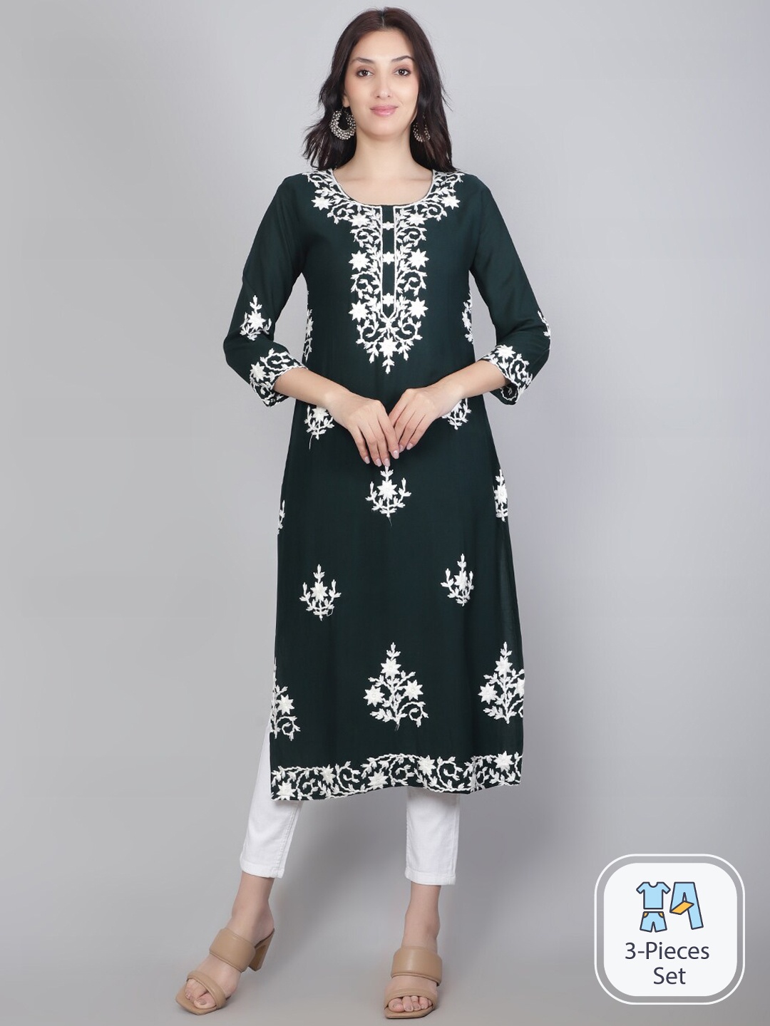 

VAIRAGEE Floral Printed Thread Work Straight Kurta, Green