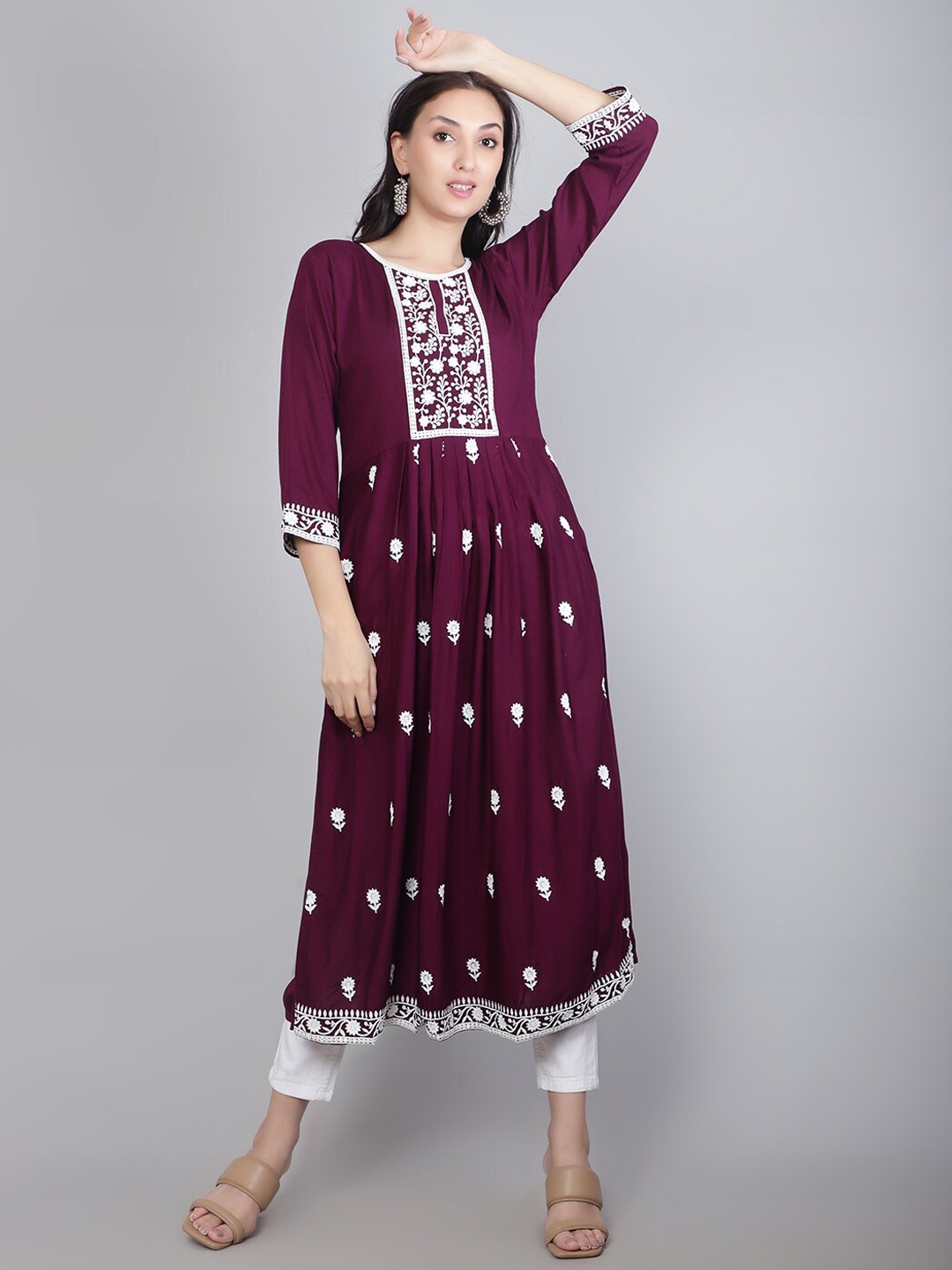 

VAIRAGEE Floral Printed Thread Work A-Line Kurta, Purple