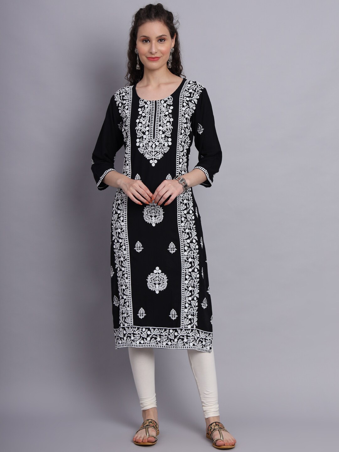 

VAIRAGEE Floral Printed Thread Work Straight Kurta, Black