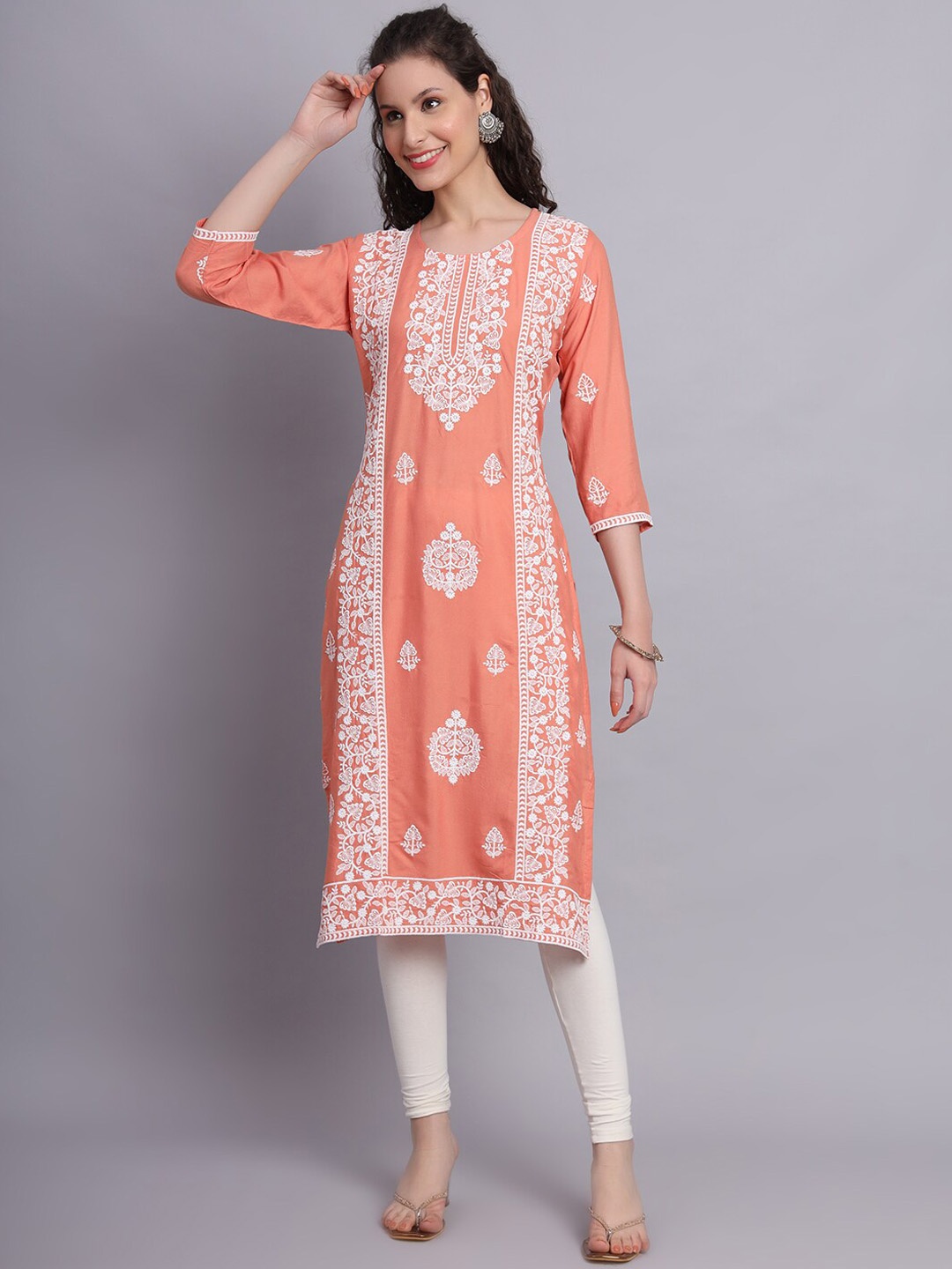 

VAIRAGEE Ethnic Motifs Embroidered Thread Work Kurta, Peach