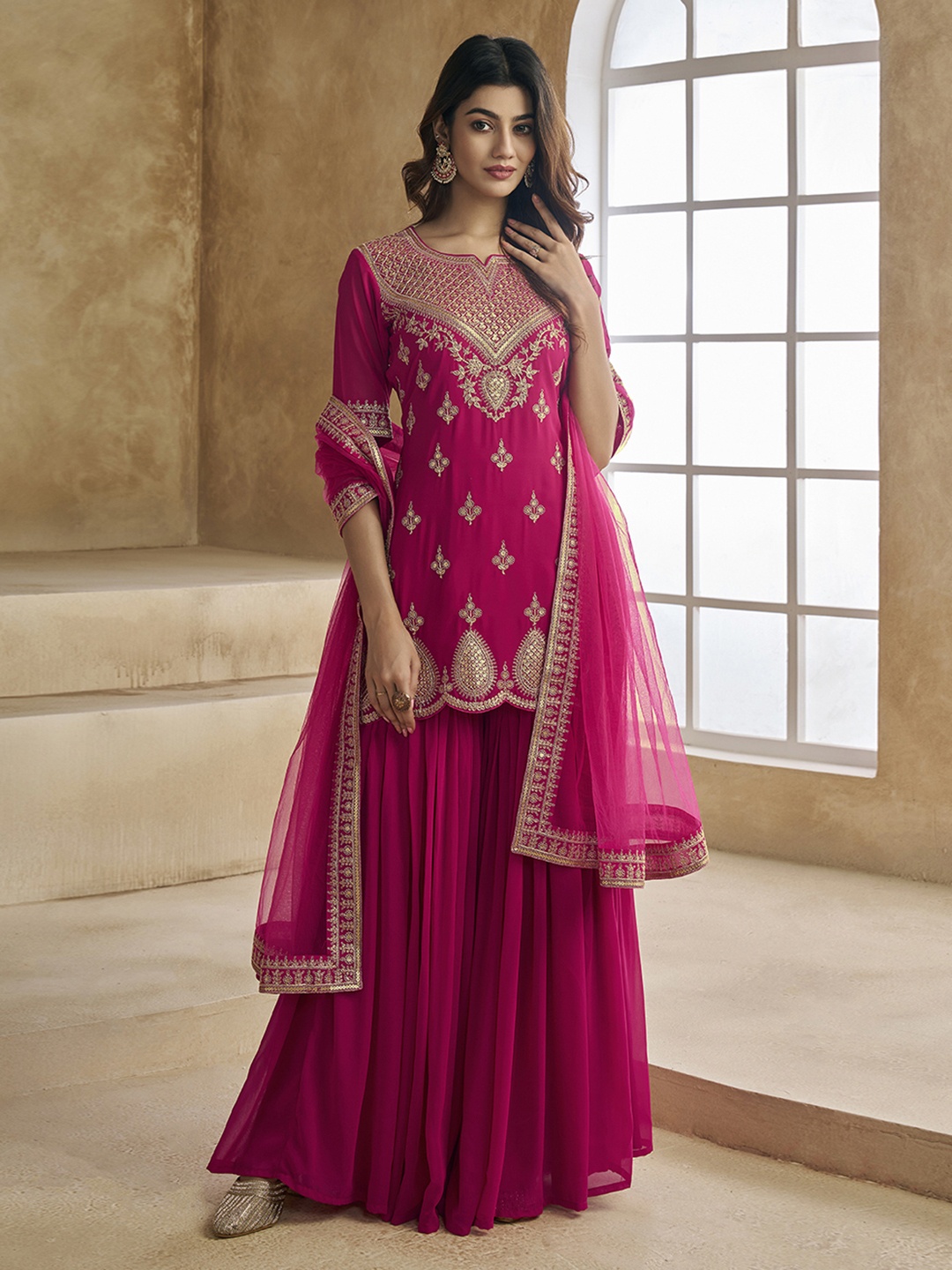 

Inddus Ethnic Motifs Embroidered Sequinned Scalloped Kurti with Sharara & Dupatta, Magenta