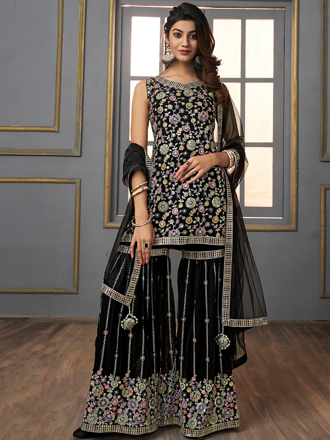 

Inddus V-Neck Floral Embroidered Sequinned Detailed Kurta & Sharara With Dupatta, Black