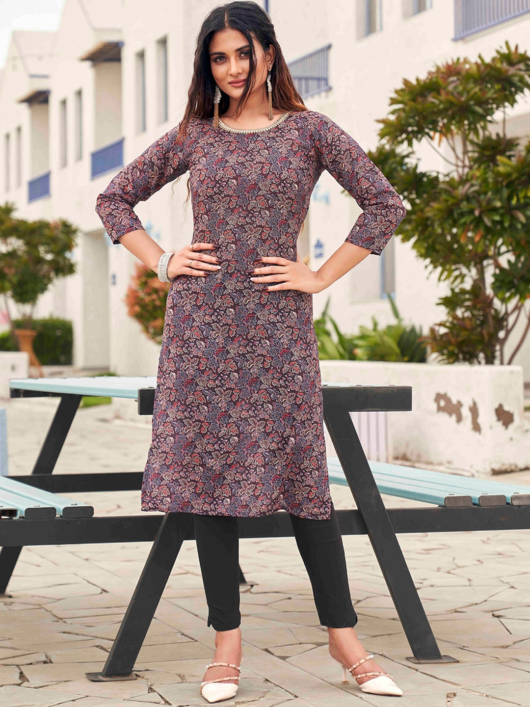 

Tikhi Imli Floral Printed Straight Kurta, Burgundy