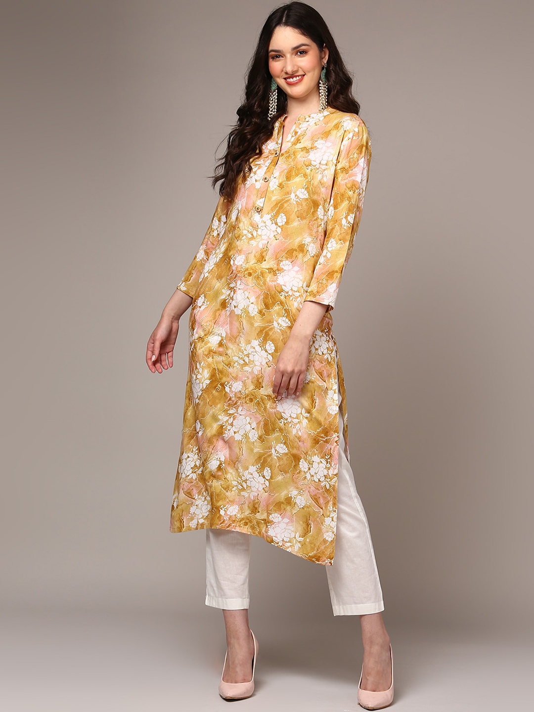 

AHIKA Floral Printed Straight Kurta, Yellow