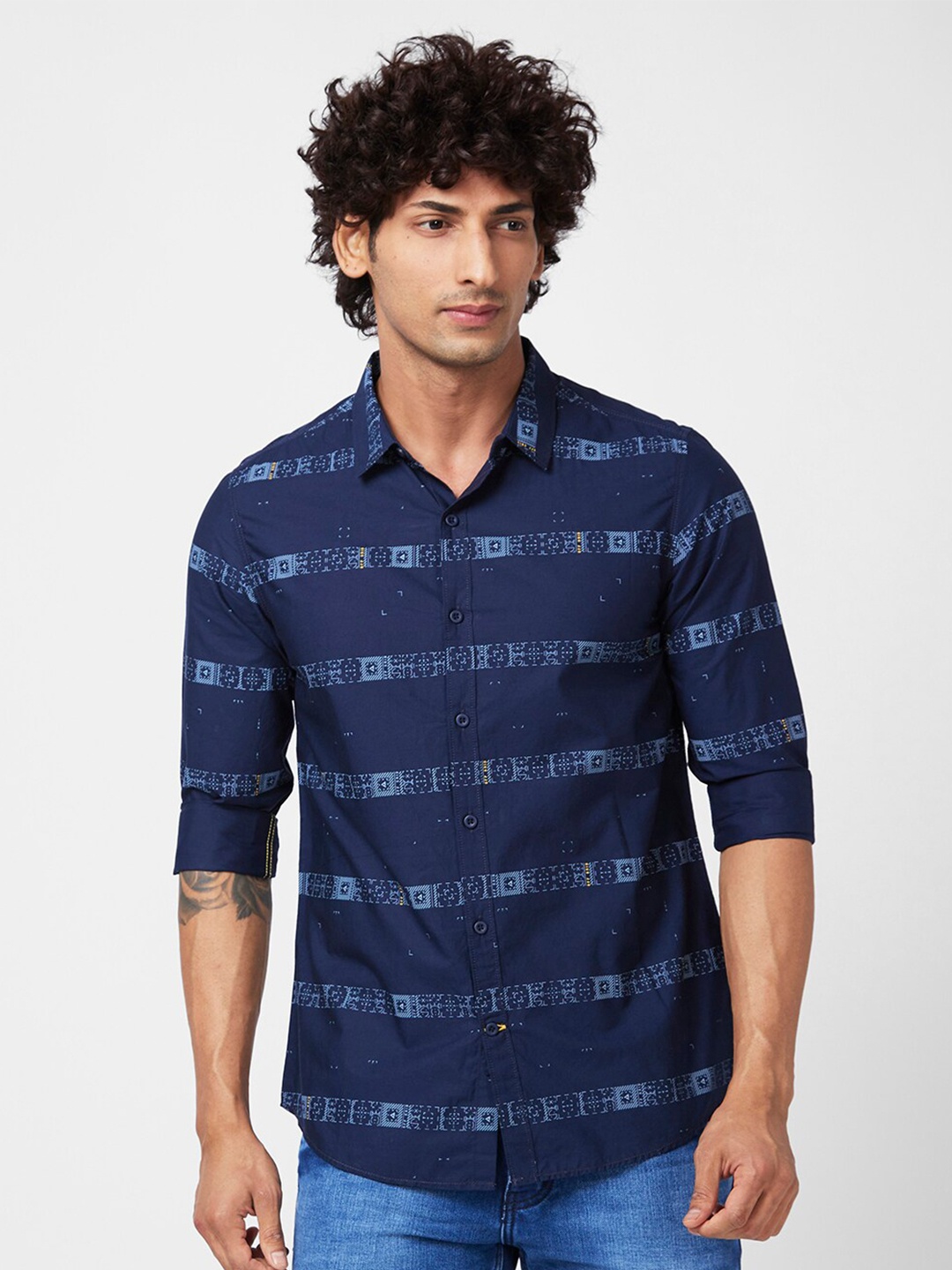 

SPYKAR Men Slim Fit Horizontal Striped Cotton Poplin Casual Shirt, Blue