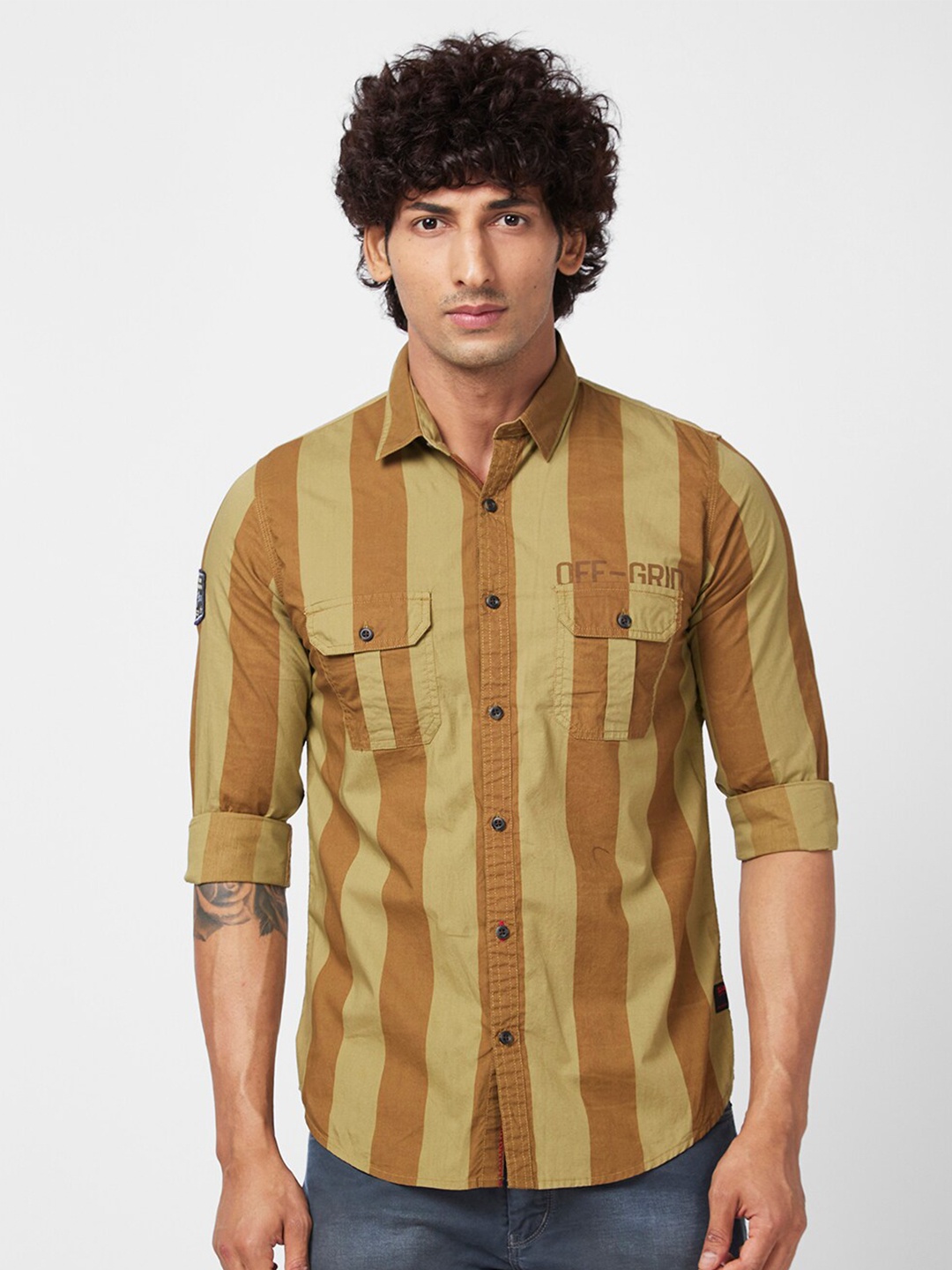 

SPYKAR Men Beige Slim Fit Vertical Striped Casual Shirt, Khaki