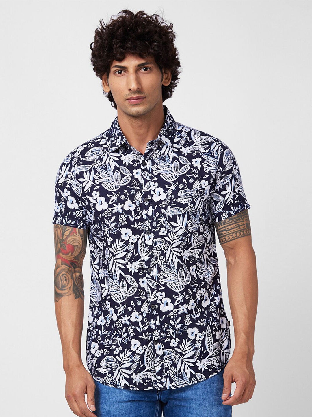 

SPYKAR Men Slim Fit Floral Printed Cotton Casual Shirt, Blue