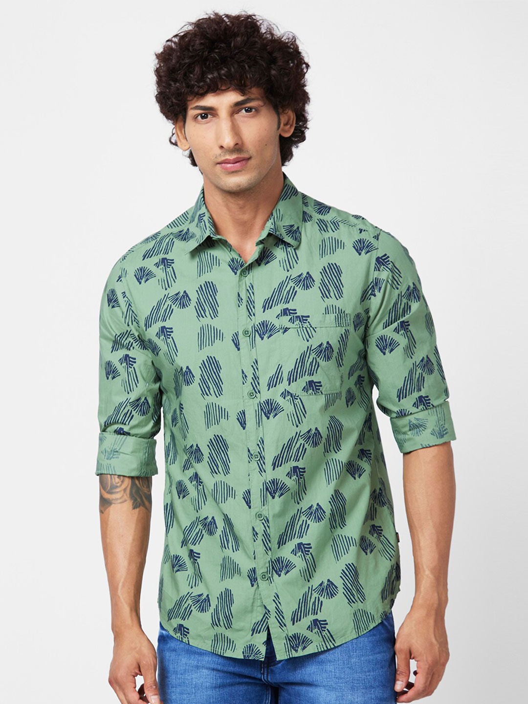 

SPYKAR Slim Fit Abstract Printed Casual Shirt, Green