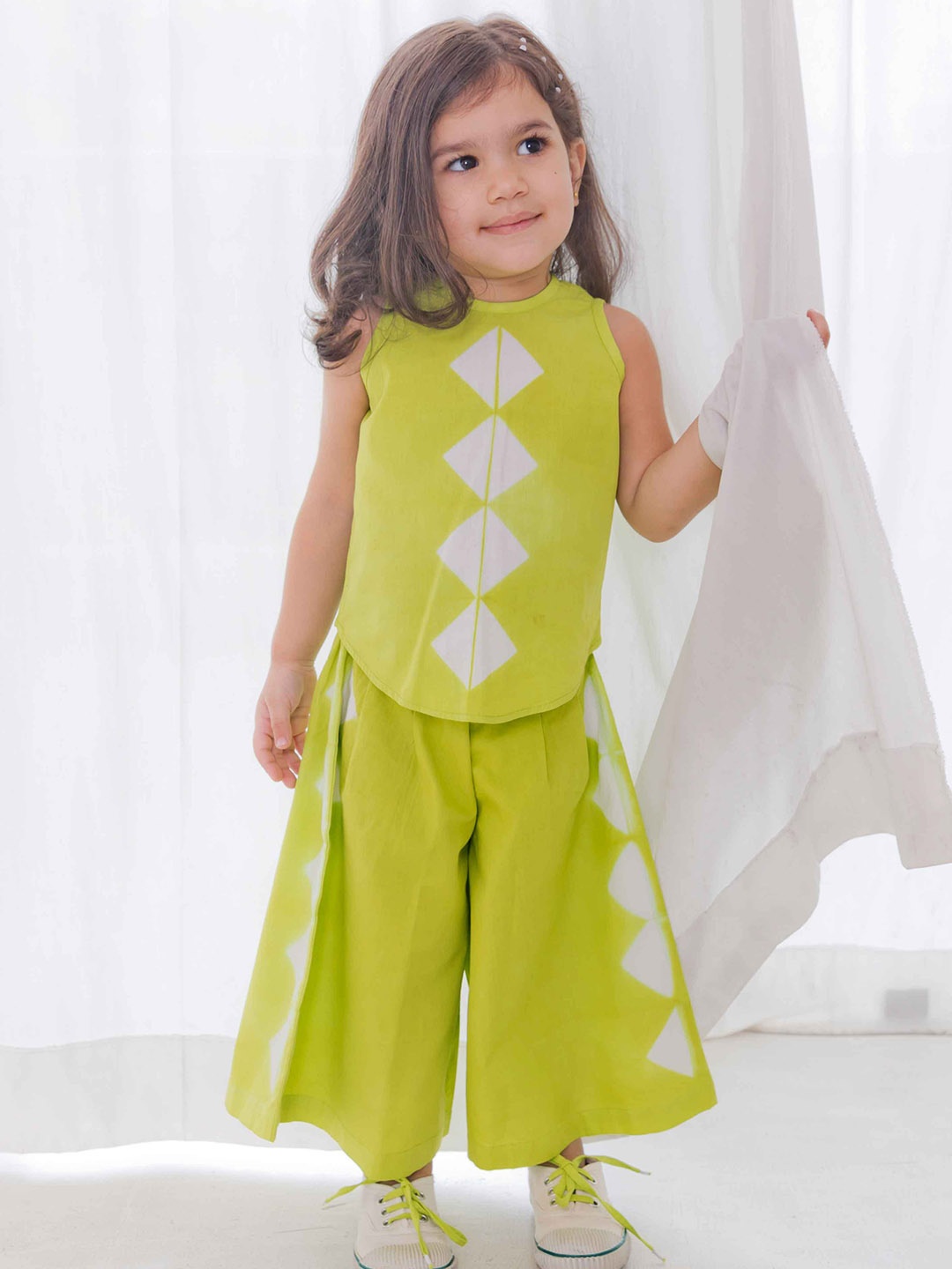 

Tiber Taber Girls Printed Pure Cotton Top With Palazzos, Green