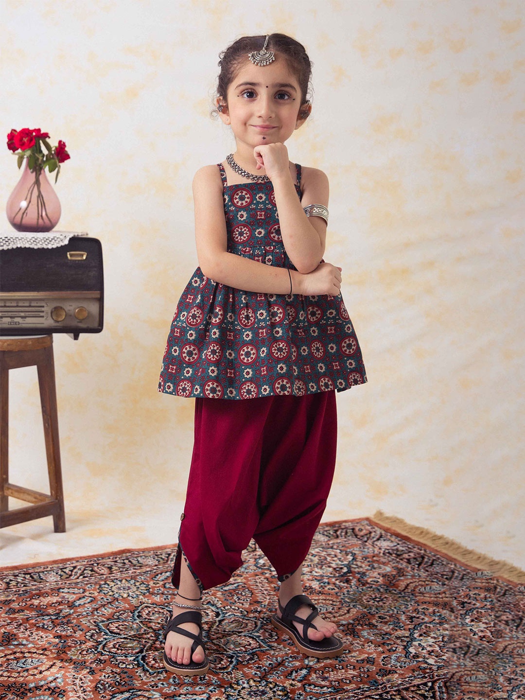 

Tiber Taber Girls Ethnic Motifs Printed Gathered Pure Cotton Top with Dhoti Pants, Green