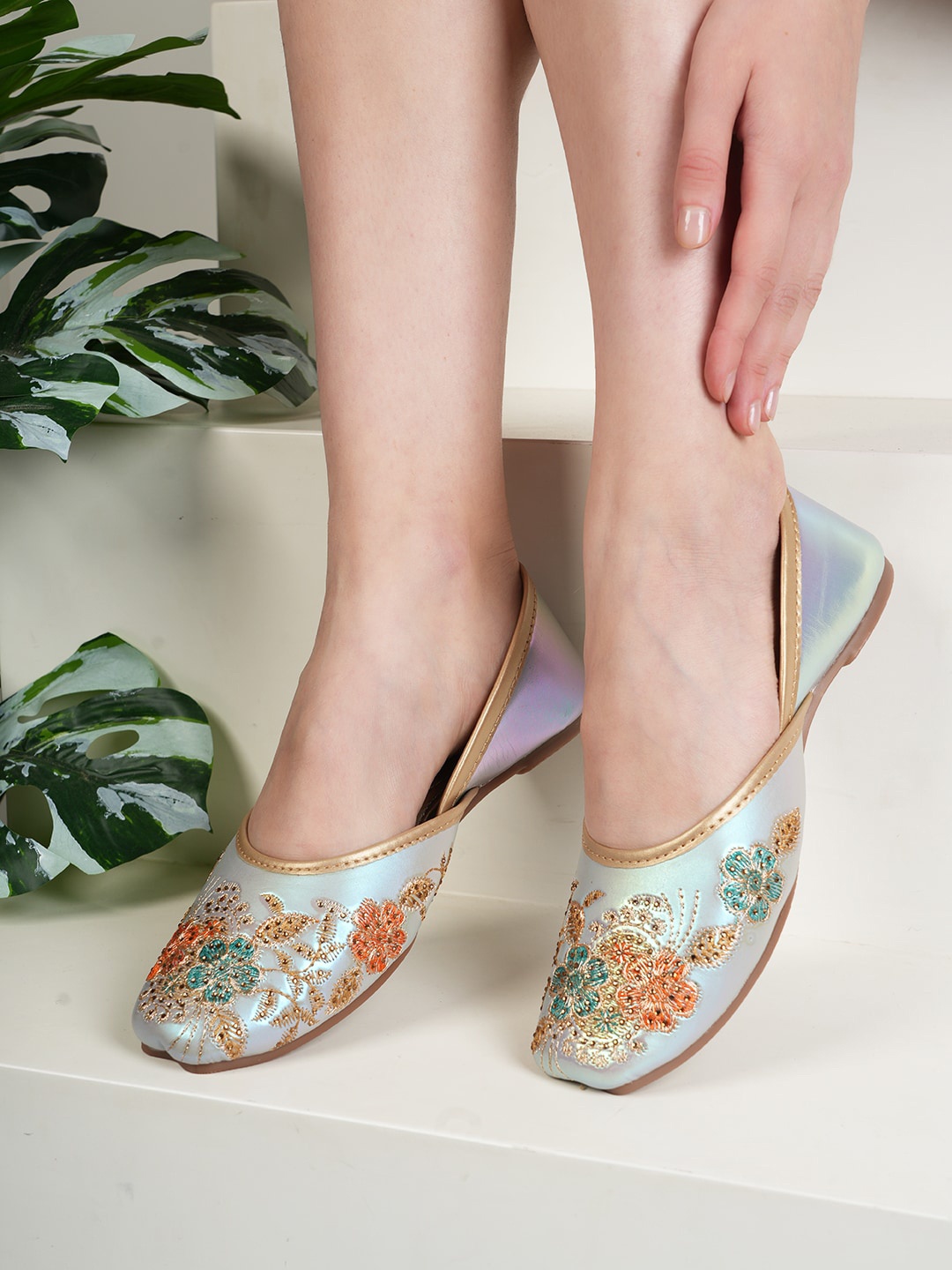 

Anouk Sea Green Ethnic Embellished Mojaris