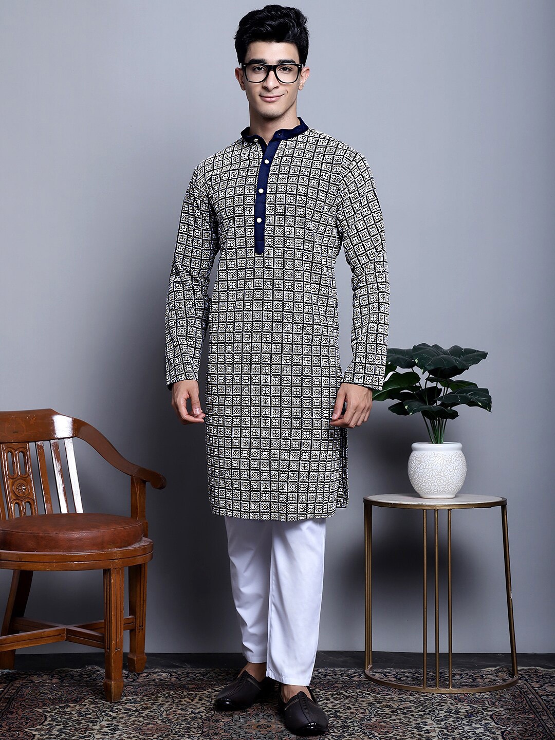 

Jompers Geometric Embroidered Mandarin Collar Thread Work Pure Cotton Straight Kurta, Navy blue