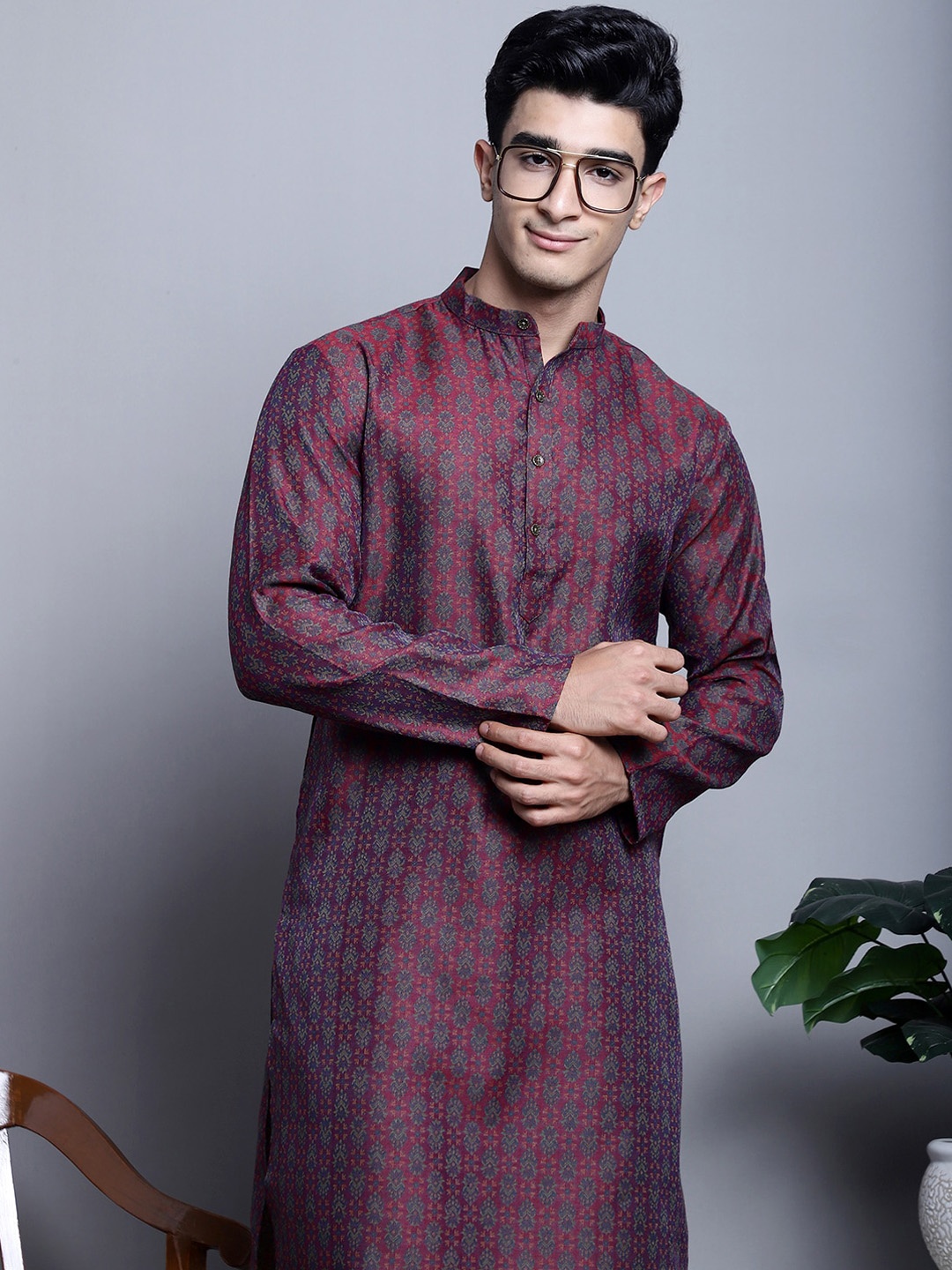 

Jompers Ethnic Motifs Woven Design Mandarin Collar Cotton Silk Jacquard Kurta, Maroon