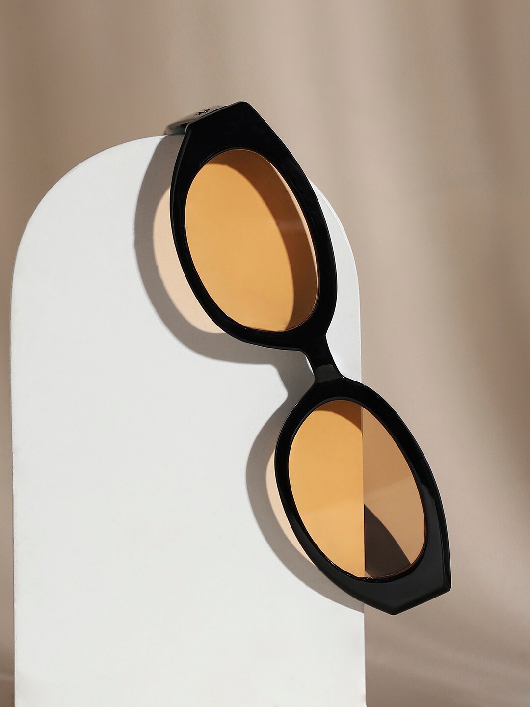 

HAUTE SAUCE by Campus Sutra Unisex Oval Sunglasses with UV Protected Lens, Yellow