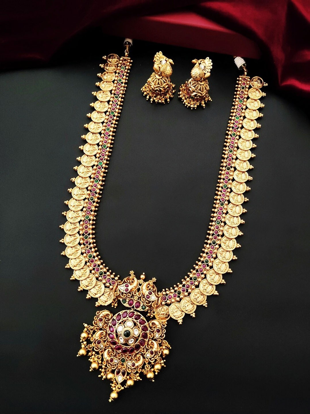 

Pihtara Jewels Gold-Plated Artificial Stone Studded & Beaded Necklace & Earrings