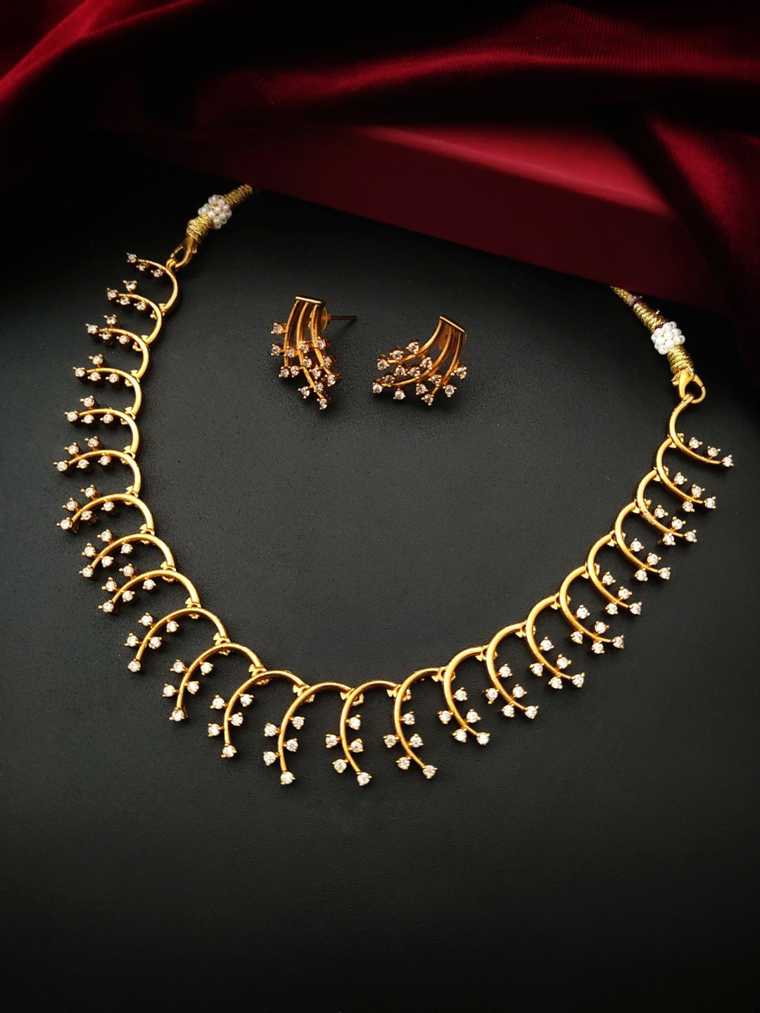 

Pihtara Jewels Gold-Plated Zircon-studded Jewellery Set