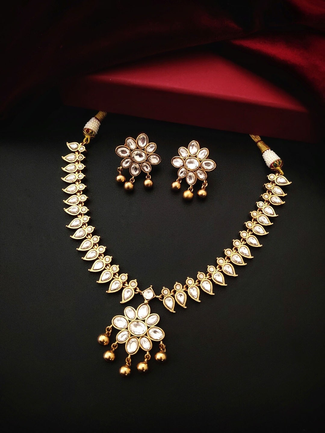 

Pihtara Jewels Gold-Plated Kundan Studded & Beaded Jewellery Set, White