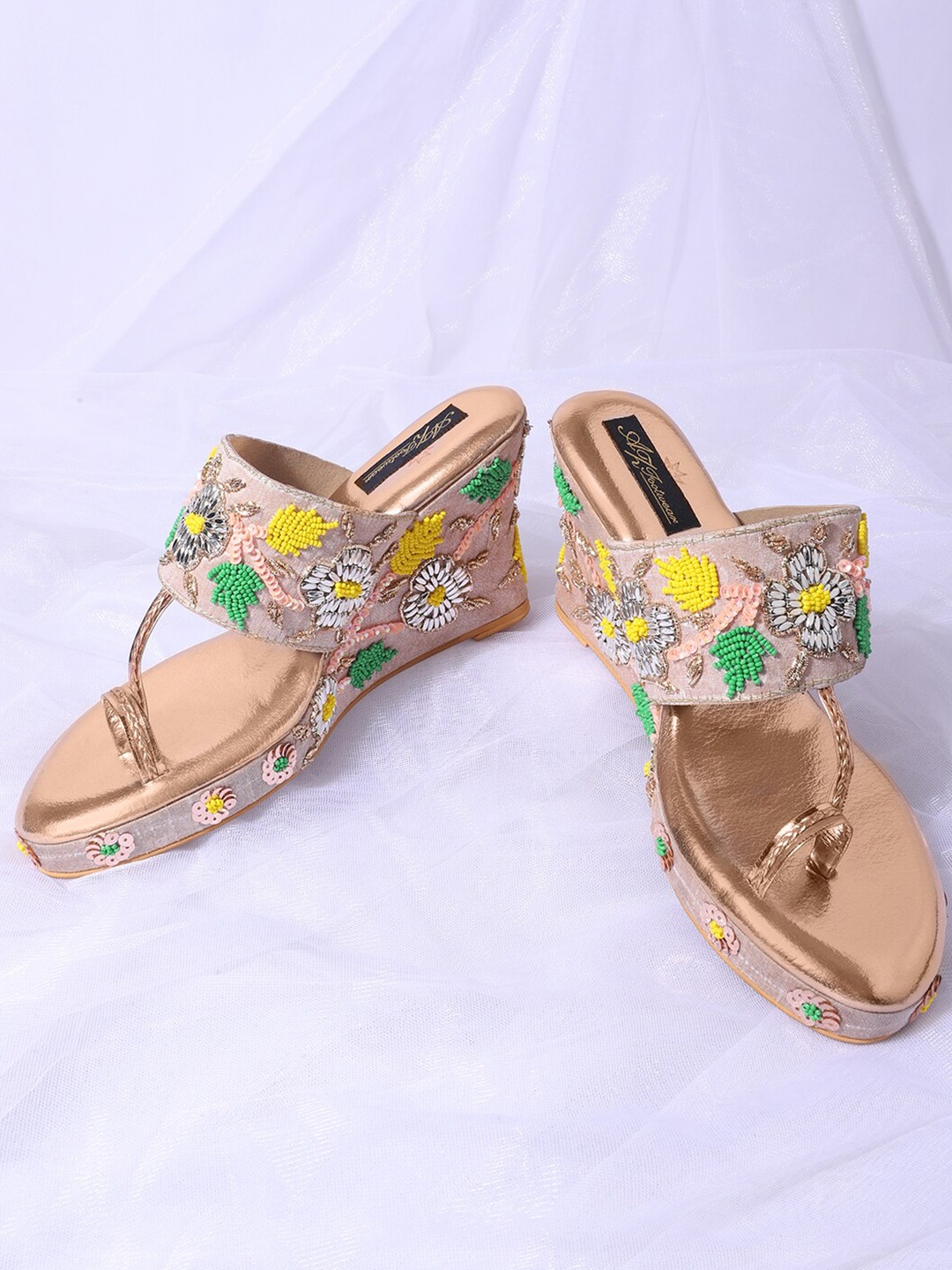 

AZ Footwear Ethnic Embellished One Toe Wedges, Rose