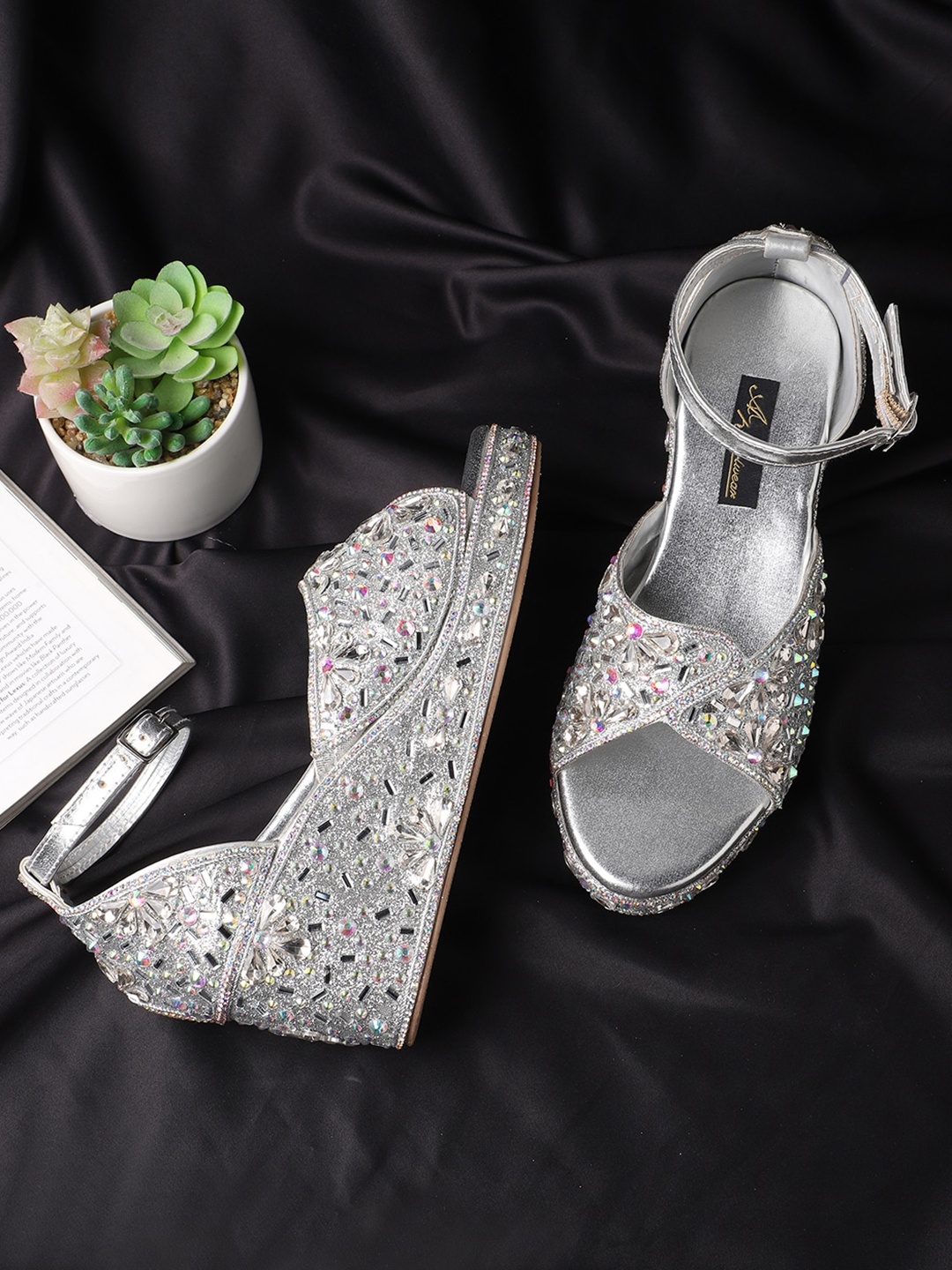 

AZ Footwear Ethnic Wedge With Buckles, Silver