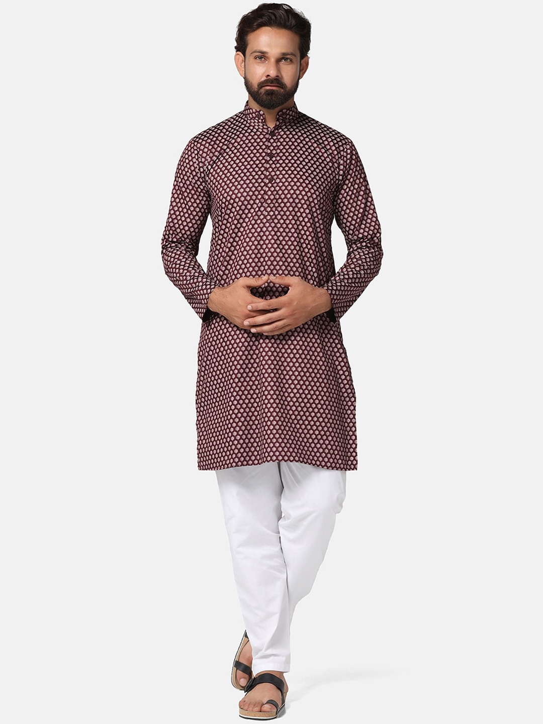 

TAHVO Geometric Printed Regular Kurta With Pyjamas, Maroon